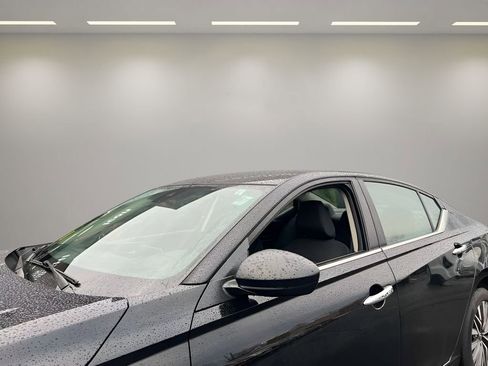 Used 2024 Nissan Altima 2.5 SV image 10