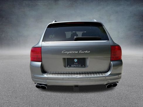 Used 2005 Porsche Cayenne Turbo AWD/4WD image 4