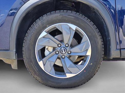 Used 2025 Nissan Rogue SV FWD image 24