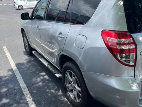 Used 2012 Toyota RAV4 FWD w/ Upgrade Value Pkg image 11