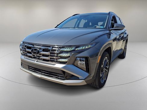 Certified 2025 Hyundai Tucson Limited AWD/4WD image 4