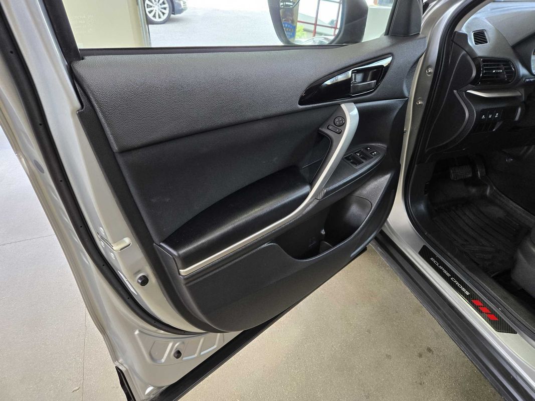 Used 2022 Mitsubishi Eclipse Cross ES FWD image 10