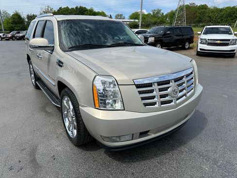 Used 2009 Cadillac Escalade AWD image 6