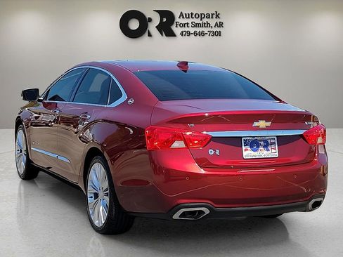 Used 2017 Chevrolet Impala Premier w/ Enhanced Convenience Package FWD image 4