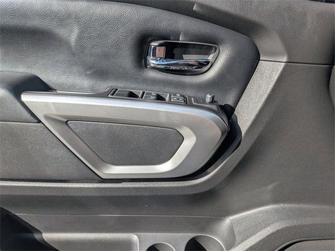 Used 2017 Nissan Titan SV image 24