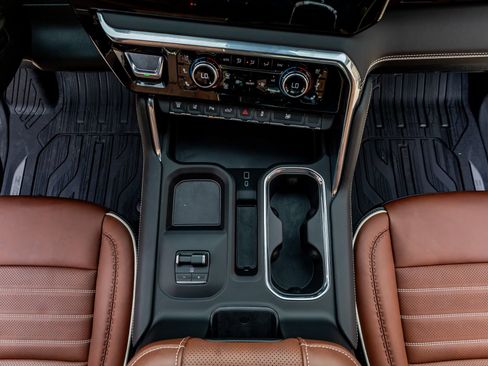 Used 2026 GMC Sierra 3500 Denali Ultimate w/ LPO, Black Badging Package image 28