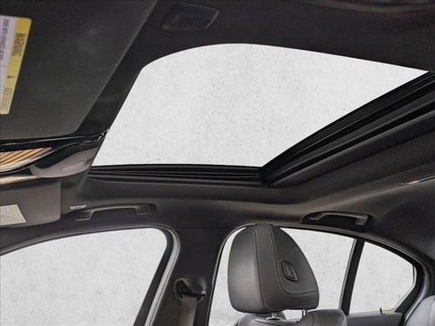 Used 2019 BMW 330i xDrive Sedan w/ Premium Package image 13