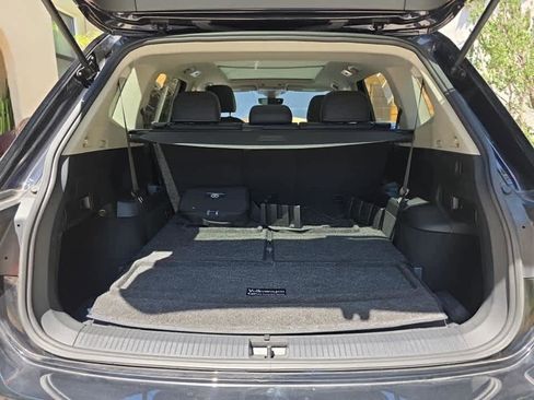 Used 2023 Volkswagen Tiguan SE w/ Panoramic Sunroof Package image 10