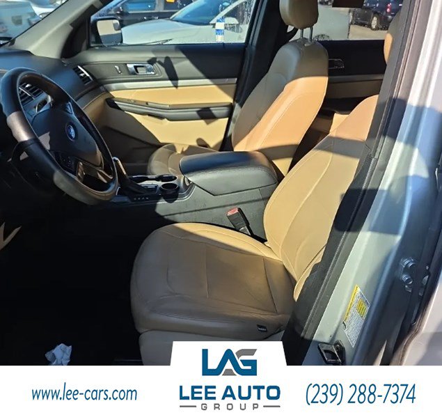 Used 2017 Ford Explorer FWD image 2