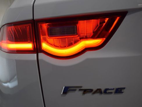 Used 2018 Jaguar F-PACE Premium image 35