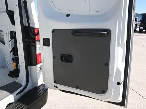 Used 2020 Nissan NV 2500 S image 16