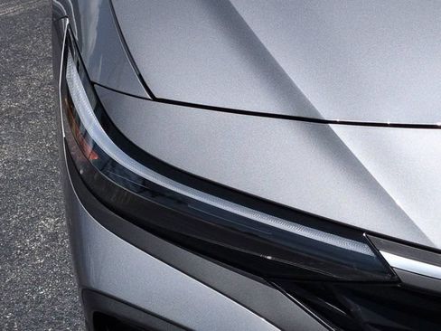 Certified 2025 Hyundai Elantra SE FWD image 10
