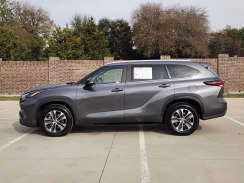 Used 2024 Toyota Highlander XSE image 5