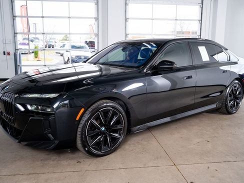 Used 2023 BMW 760i xDrive w/ Executive Package image 11