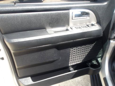 Used 2015 Ford Expedition XLT w/ Equipment Group 201A RWD image 18