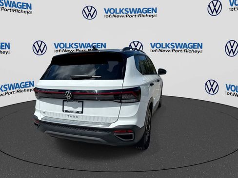 Used 2025 Volkswagen Taos SE FWD image 14