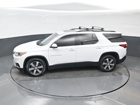 Used 2021 Chevrolet Traverse LT w/ LT Premium Package image 18