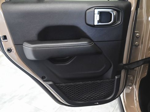 Used 2020 Jeep Gladiator Rubicon AWD/4WD image 10