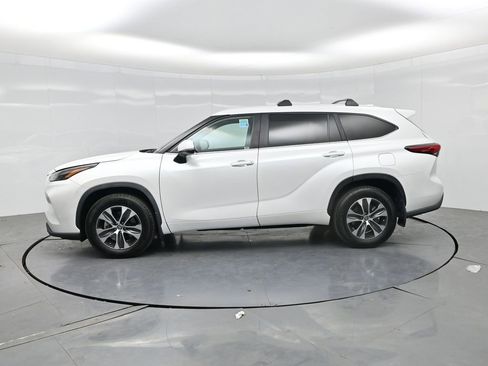Used 2023 Toyota Highlander XLE AWD/4WD image 24