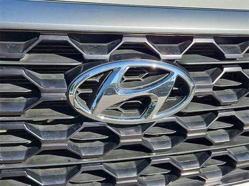 Used 2019 Hyundai Santa Fe SE image 11