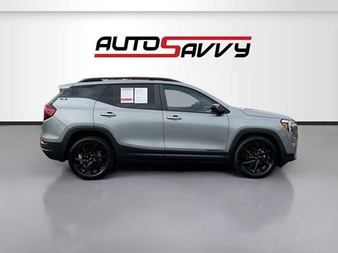 Used 2023 GMC Terrain SLE w/ Driver Convenience Package image 8