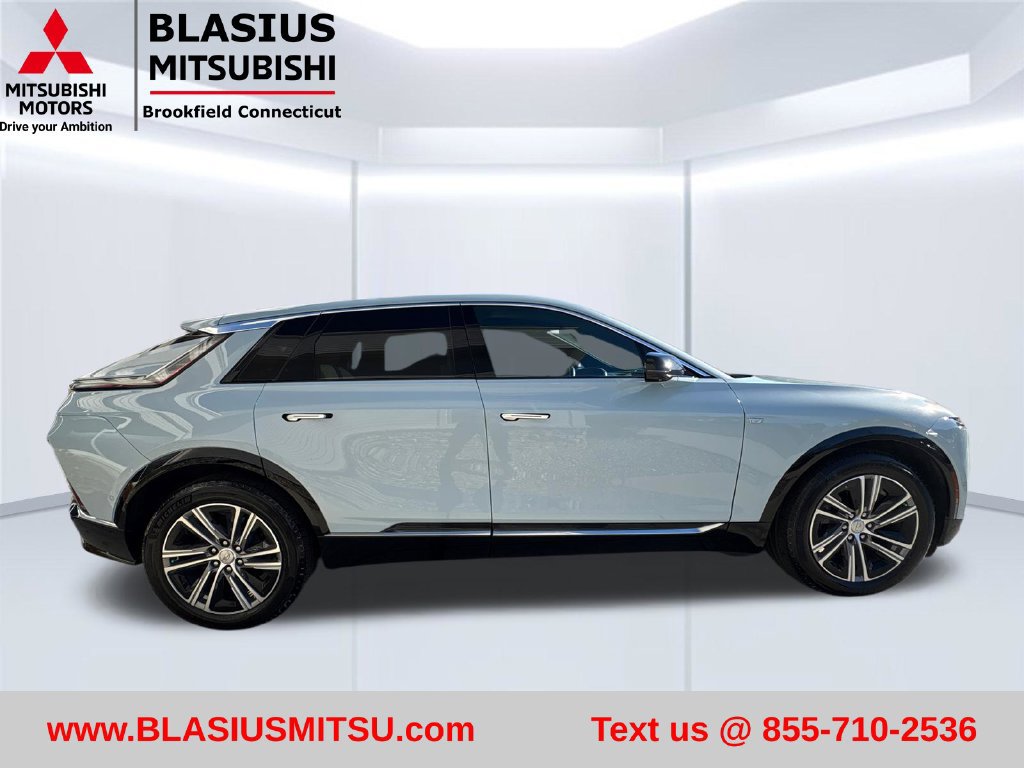 Used 2024 Cadillac Lyriq Luxury AWD/4WD image 7