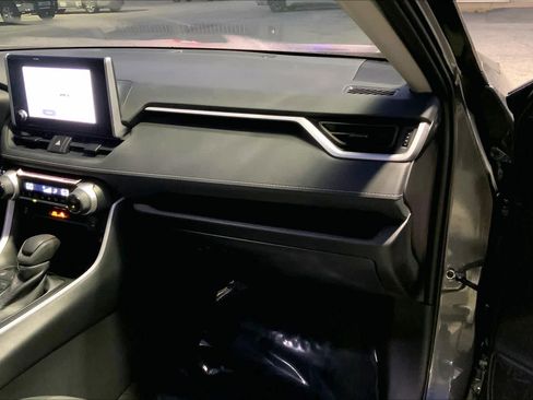 Used 2025 Toyota RAV4 XLE w/ Convenience Package image 18