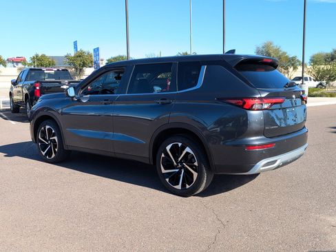 Used 2024 Mitsubishi Outlander SE image 4