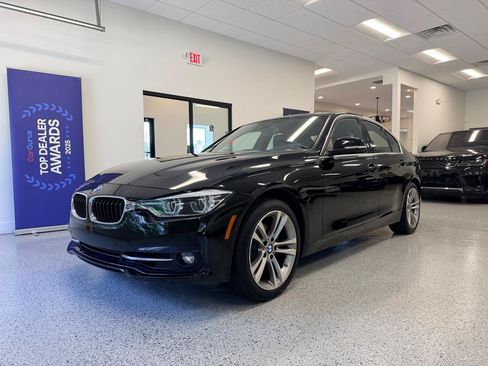 Used 2018 BMW 330i Sedan RWD image 4