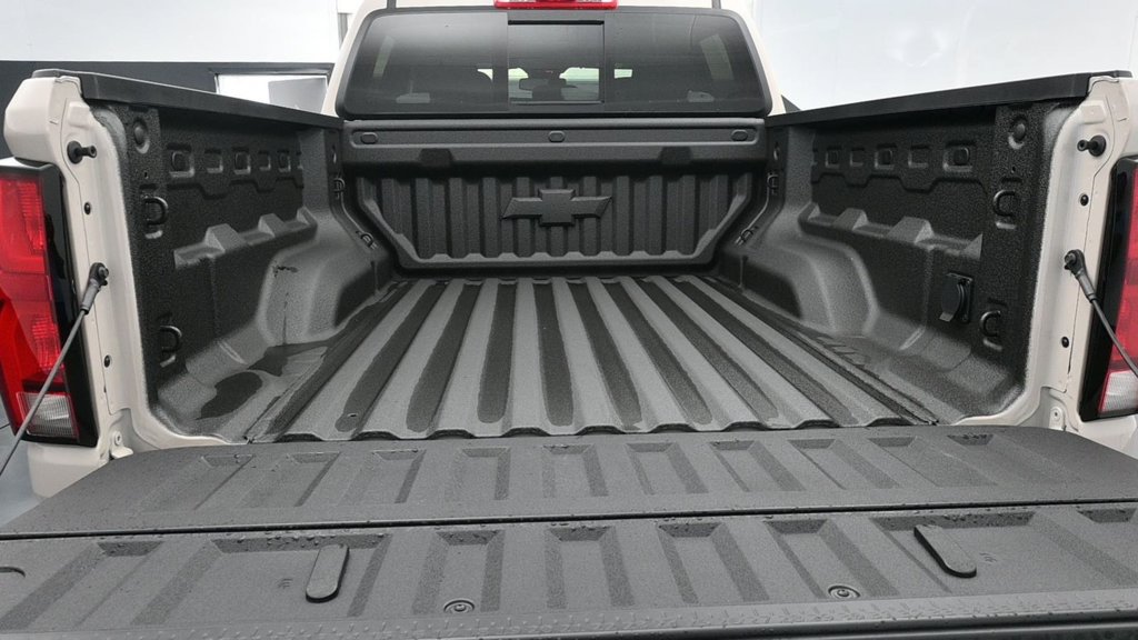 New 2026 Chevrolet Colorado ZR2 w/ Technology Package AWD/4WD image 15