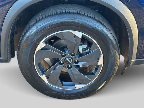 Used 2025 Nissan Rogue SV image 8