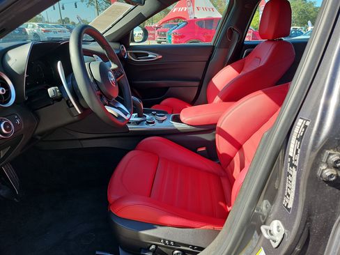 Used 2024 Alfa Romeo Giulia Veloce image 11