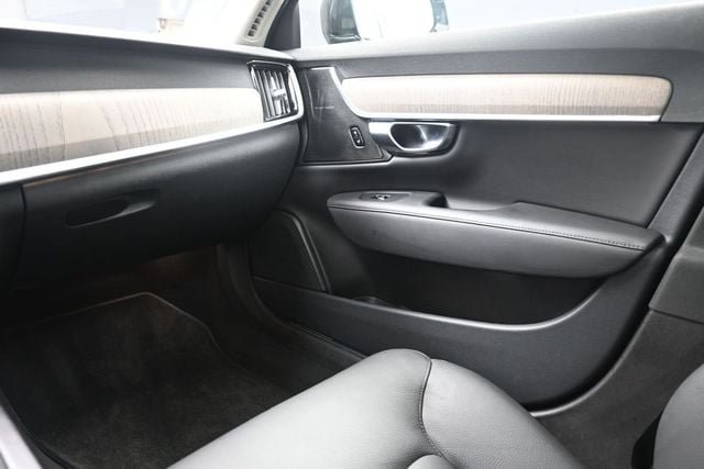 Used 2023 Volvo S90 B6 Plus AWD/4WD image 24