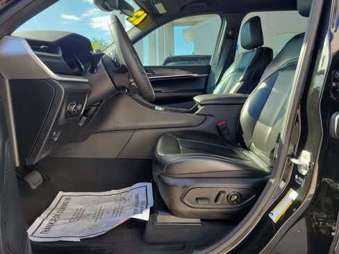 Used 2025 Jeep Grand Cherokee L Limited image 11