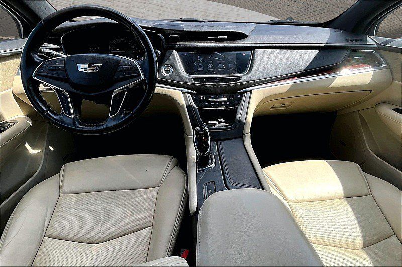 Used 2018 Cadillac XT5 Luxury w/ Driver Awareness Package FWD image 12