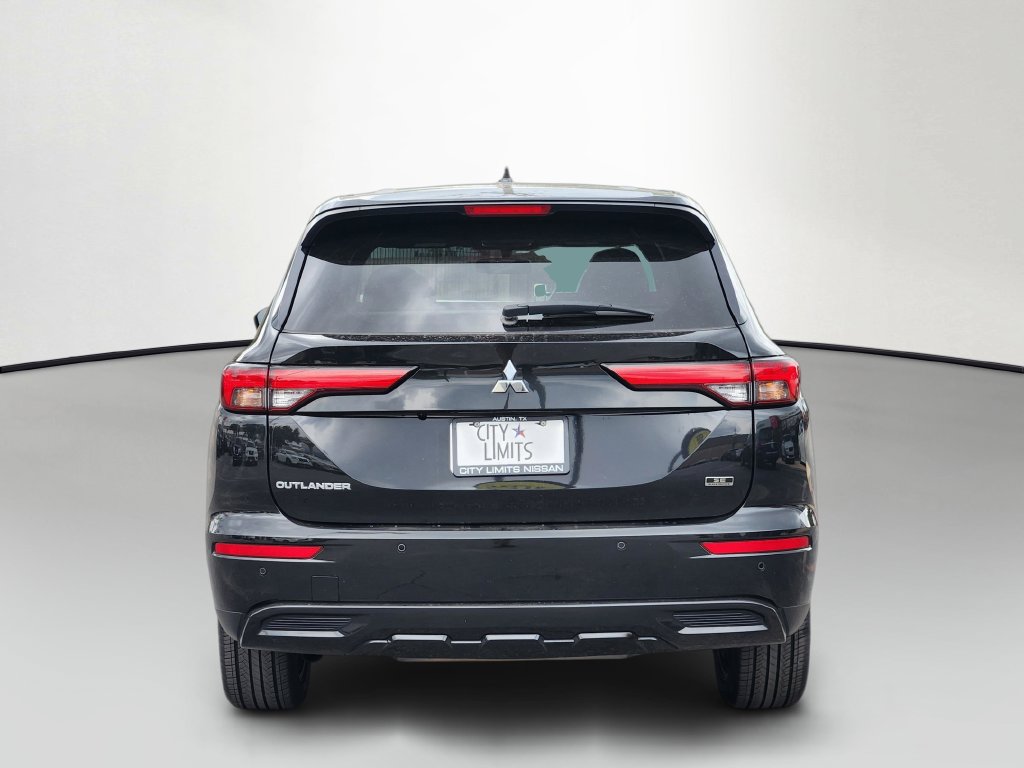 Used 2024 Mitsubishi Outlander SE Black Edition FWD image 6