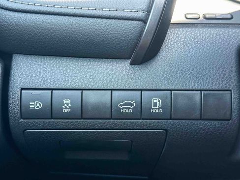 Used 2024 Toyota Camry SE image 33