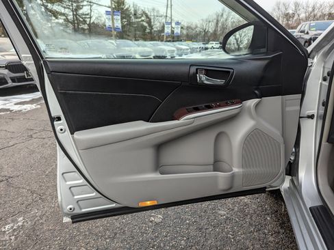 Used 2014 Toyota Camry XLE image 8