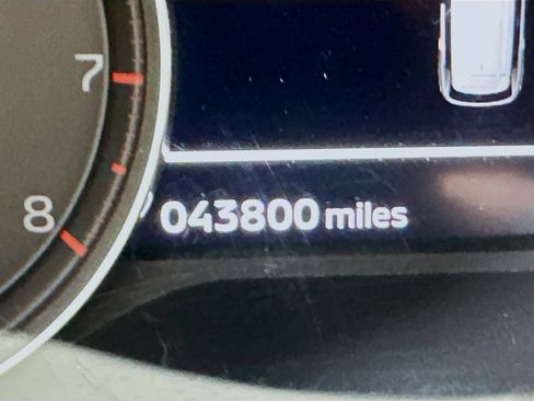 Used 2024 Mitsubishi Outlander SE image 18