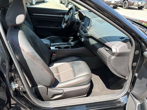 Used 2024 Nissan Altima 2.5 SR FWD image 13
