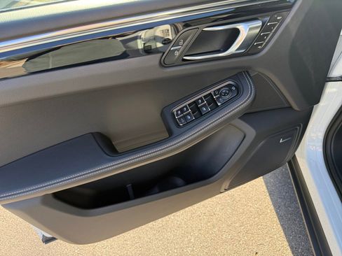 Certified 2025 Porsche Macan Turbo image 21