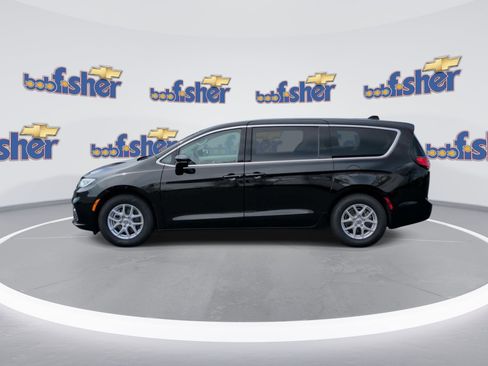 Used 2024 Chrysler Pacifica Touring-L FWD image 5