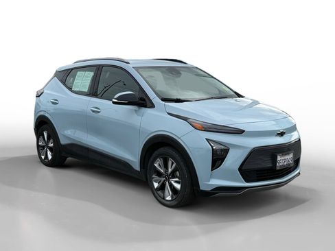 Used 2023 Chevrolet Bolt EUV LT w/ Convenience Package image 7