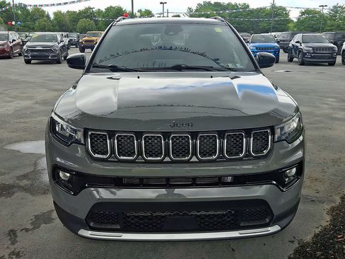 Used 2023 Jeep Compass Limited AWD/4WD image 2