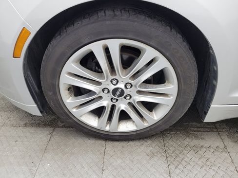 Used 2013 Lincoln MKZ image 31