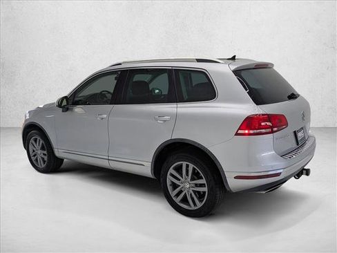Used 2016 Volkswagen Touareg TDI image 8