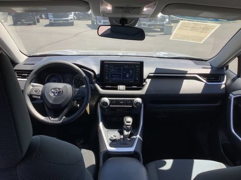 Used 2022 Toyota RAV4 LE AWD/4WD image 6