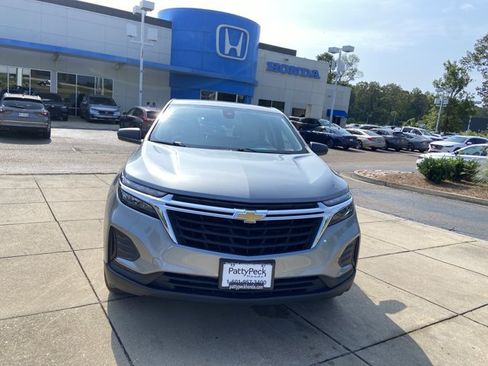 Used 2023 Chevrolet Equinox LS FWD image 3