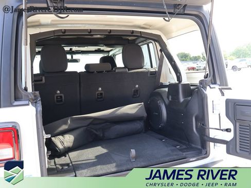 Used 2023 Jeep Wrangler Unlimited w/ Cold Weather Group AWD/4WD image 15
