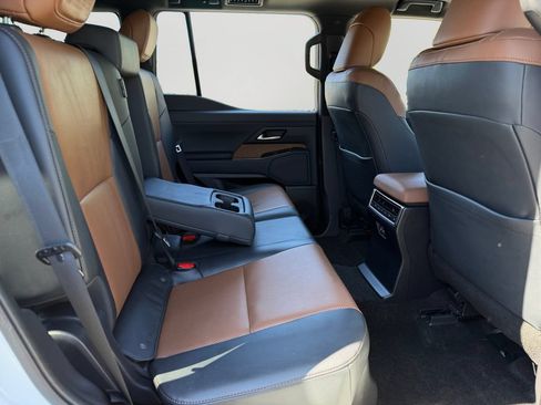Certified 2024 Lexus GX 550 w/ Accessory Package (Z1) AWD/4WD image 11